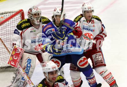 EBEL. Eishockey Bundesligal. EC VSV gegen KAC..  Michael Grabner,  (VSV), Andy Chiodo, Kirk Furey (KAC).. Villach, am 26.10.2012.
Foto: Kuess 


---
pressefotos, pressefotografie, kuess, qs, qspictures, sport, bild, bilder, bilddatenbank