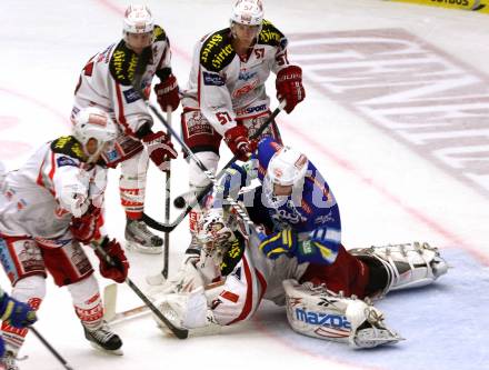 EBEL. Eishockey Bundesliga. EC VSV gegen KAC. Derek Ryan, (VSV), Andy Chiodo, Kirk Furey, Tyler Myers (KAC). Villach, am 26.10.2012.
Foto: Kuess 


---
pressefotos, pressefotografie, kuess, qs, qspictures, sport, bild, bilder, bilddatenbank