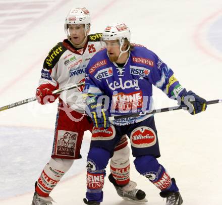 EBEL. Eishockey Bundesliga. EC VSV gegen KAC. Michael Grabner, (VSV), Kirk Furey  (KAC). Villach, am 26.10.2012.
Foto: Kuess 


---
pressefotos, pressefotografie, kuess, qs, qspictures, sport, bild, bilder, bilddatenbank