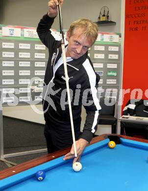 Billard. Einkleidung, Pressekonferenz Team Kaernten.  Helmut Pichler. Klagenfurt, am 21.9.2012.
Foto: Kuess
---
pressefotos, pressefotografie, kuess, qs, qspictures, sport, bild, bilder, bilddatenbank