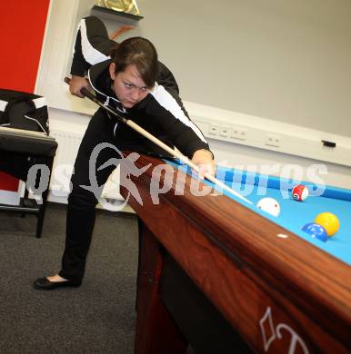 Billard. Einkleidung, Pressekonferenz Team Kaernten.  Sandra Baumgartner,  Klagenfurt, am 21.9.2012.
Foto: Kuess
---
pressefotos, pressefotografie, kuess, qs, qspictures, sport, bild, bilder, bilddatenbank