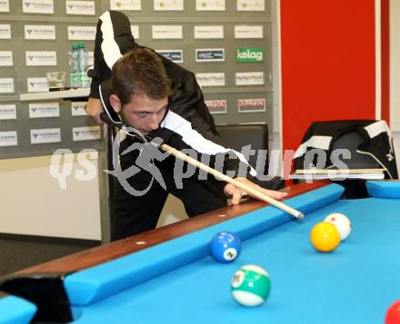 Billard. Einkleidung, Pressekonferenz Team Kaernten.  Juergen Jenisy. Klagenfurt, am 21.9.2012.
Foto: Kuess
---
pressefotos, pressefotografie, kuess, qs, qspictures, sport, bild, bilder, bilddatenbank