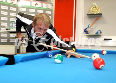 Billard. Einkleidung, Pressekonferenz Team Kaernten.  Helmut Pichler. Klagenfurt, am 21.9.2012.
Foto: Kuess
---
pressefotos, pressefotografie, kuess, qs, qspictures, sport, bild, bilder, bilddatenbank