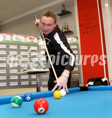 Billard. Einkleidung, Pressekonferenz Team Kaernten.  Christian Stadler. Klagenfurt, am 21.9.2012.
Foto: Kuess
---
pressefotos, pressefotografie, kuess, qs, qspictures, sport, bild, bilder, bilddatenbank