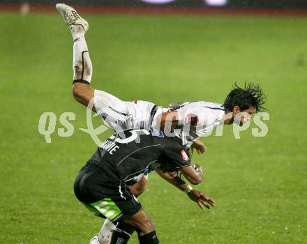 Fussball. Bundesliga. RZ Pellets WAC gegen SK Puntigamer Sturm Graz.  Solano,  (WAC), Ruben Okotie (Graz). Wolfsberg, 27.10.2012.
Foto: Kuess

---
pressefotos, pressefotografie, kuess, qs, qspictures, sport, bild, bilder, bilddatenbank