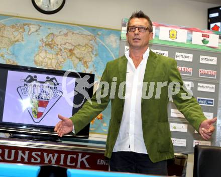 Billard. Einkleidung, Pressekonferenz Team Kaernten. Valentin Hobel (Praesident).  Klagenfurt, am 21.9.2012.
Foto: Kuess
---
pressefotos, pressefotografie, kuess, qs, qspictures, sport, bild, bilder, bilddatenbank