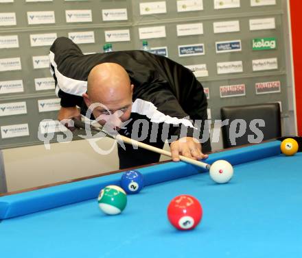 Billard. Einkleidung, Pressekonferenz Team Kaernten.  Georg Hoeberl. Klagenfurt, am 21.9.2012.
Foto: Kuess
---
pressefotos, pressefotografie, kuess, qs, qspictures, sport, bild, bilder, bilddatenbank