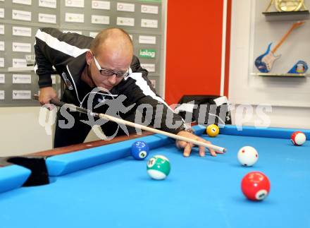 Billard. Einkleidung, Pressekonferenz Team Kaernten.  Alexander Markut. Klagenfurt, am 21.9.2012.
Foto: Kuess
---
pressefotos, pressefotografie, kuess, qs, qspictures, sport, bild, bilder, bilddatenbank