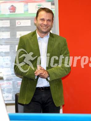 Billard. Einkleidung, Pressekonferenz Team Kaernten.  Michael Neumann.  Klagenfurt, am 21.9.2012.
Foto: Kuess
---
pressefotos, pressefotografie, kuess, qs, qspictures, sport, bild, bilder, bilddatenbank