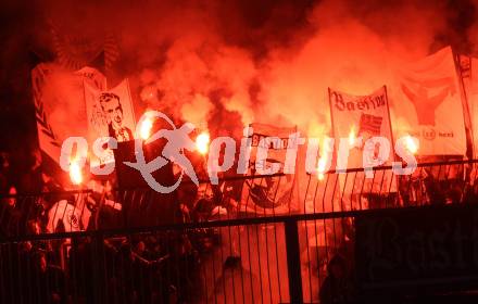 Fussball. Bundesliga. RZ Pellets WAC gegen SK Puntigamer Sturm Graz.  Fans. Wolfsberg, 27.10.2012.
Foto: Kuess

---
pressefotos, pressefotografie, kuess, qs, qspictures, sport, bild, bilder, bilddatenbank