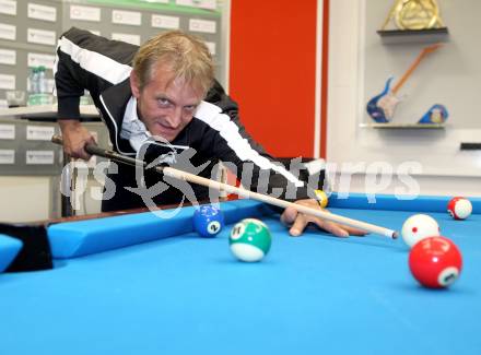 Billard. Einkleidung, Pressekonferenz Team Kaernten.  Helmut Pichler. Klagenfurt, am 21.9.2012.
Foto: Kuess
---
pressefotos, pressefotografie, kuess, qs, qspictures, sport, bild, bilder, bilddatenbank