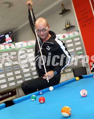 Billard. Einkleidung, Pressekonferenz Team Kaernten.  Alexander Markut. Klagenfurt, am 21.9.2012.
Foto: Kuess
---
pressefotos, pressefotografie, kuess, qs, qspictures, sport, bild, bilder, bilddatenbank