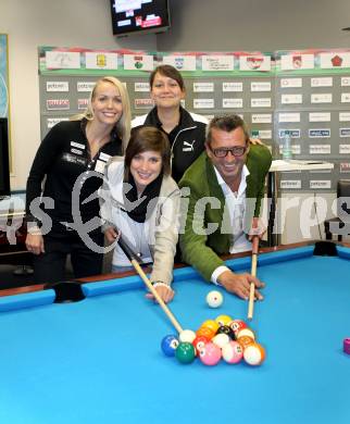 Billard. Einkleidung, Pressekonferenz Team Kaernten. Jasmin Ouschan, Lisa Perterer, Sandra Baumgartner, Valentin Hobel. Klagenfurt, 21.9.2012.
Foto: Kuess
---
pressefotos, pressefotografie, kuess, qs, qspictures, sport, bild, bilder, bilddatenbank