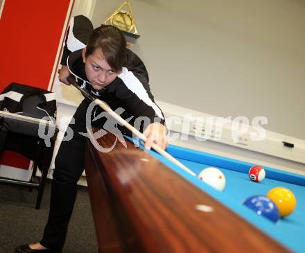 Billard. Einkleidung, Pressekonferenz Team Kaernten.  Sandra Baumgartner,  Klagenfurt, am 21.9.2012.
Foto: Kuess
---
pressefotos, pressefotografie, kuess, qs, qspictures, sport, bild, bilder, bilddatenbank