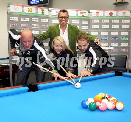 Billard. Einkleidung, Pressekonferenz Team Kaernten. Boris Urban, Jasmin Ouschan, Albin Ouschan, Valentin Hobel. Klagenfurt, 21.9.2012.
Foto: Kuess
---
pressefotos, pressefotografie, kuess, qs, qspictures, sport, bild, bilder, bilddatenbank