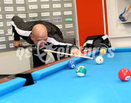 Billard. Einkleidung, Pressekonferenz Team Kaernten.  Georg Hoeberl. Klagenfurt, am 21.9.2012.
Foto: Kuess
---
pressefotos, pressefotografie, kuess, qs, qspictures, sport, bild, bilder, bilddatenbank