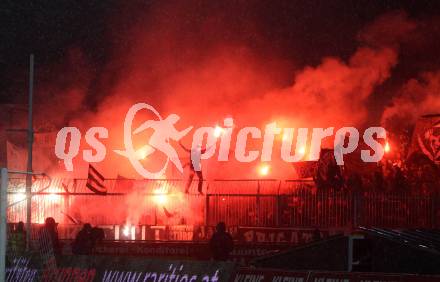 Fussball. Bundesliga. RZ Pellets WAC gegen SK Puntigamer Sturm Graz.  Fans (Graz). Wolfsberg, 27.10.2012.
Foto: Kuess

---
pressefotos, pressefotografie, kuess, qs, qspictures, sport, bild, bilder, bilddatenbank