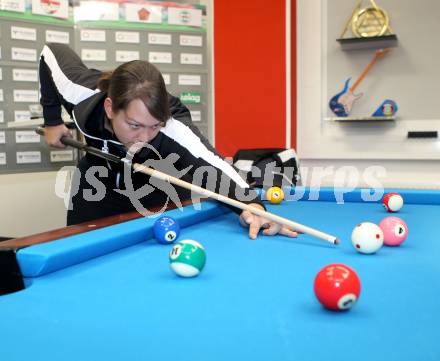 Billard. Einkleidung, Pressekonferenz Team Kaernten.  Sandra Baumgartner.  Klagenfurt, am 21.9.2012.
Foto: Kuess
---
pressefotos, pressefotografie, kuess, qs, qspictures, sport, bild, bilder, bilddatenbank