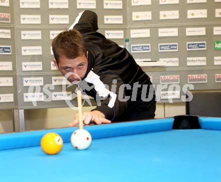 Billard. Einkleidung, Pressekonferenz Team Kaernten.  Juergen Jenisy. Klagenfurt, am 21.9.2012.
Foto: Kuess
---
pressefotos, pressefotografie, kuess, qs, qspictures, sport, bild, bilder, bilddatenbank