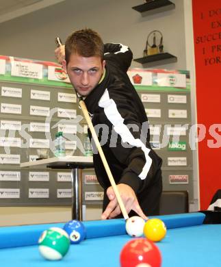 Billard. Einkleidung, Pressekonferenz Team Kaernten.  Juergen Jenisy. Klagenfurt, am 21.9.2012.
Foto: Kuess
---
pressefotos, pressefotografie, kuess, qs, qspictures, sport, bild, bilder, bilddatenbank