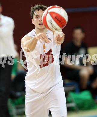 Basketball. 2. Bundesliga. Woerthersee Piraten gegen KOS Klagenfurt Celovec. Marco Breithuber (Piraten). Klagenfurt, am 20.10.2012.
Foto: Kuess
---
pressefotos, pressefotografie, kuess, qs, qspictures, sport, bild, bilder, bilddatenbank