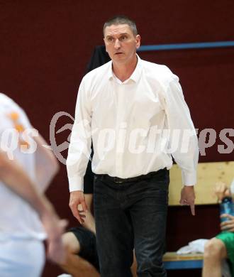 Basketball. 2. Bundesliga. Woerthersee Piraten gegen KOS Klagenfurt Celovec. Trainer Predrag Radovic (KOS). Klagenfurt, am 20.10.2012.
Foto: Kuess
---
pressefotos, pressefotografie, kuess, qs, qspictures, sport, bild, bilder, bilddatenbank