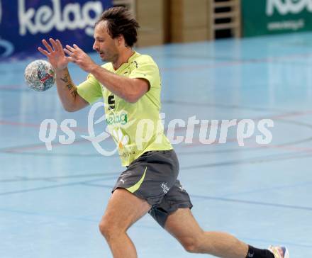 Handball Bundesliga. HC Kelag Kaernten gegen UHC Erste Bank Hollabrunn.  Branko Bedekovic (HCK). Klagenfurt, am 20.10.2012.
Foto: Kuess
---
pressefotos, pressefotografie, kuess, qs, qspictures, sport, bild, bilder, bilddatenbank