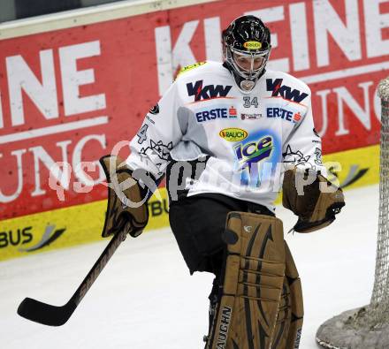 EBEL. Eishockey Bundesligal. EC VSV gegen Dornbirner Eishockey Club.  Hannes Enzenhofer (Dornbirn). Villach, am 7.10.2012.
Foto: Kuess 


---
pressefotos, pressefotografie, kuess, qs, qspictures, sport, bild, bilder, bilddatenbank