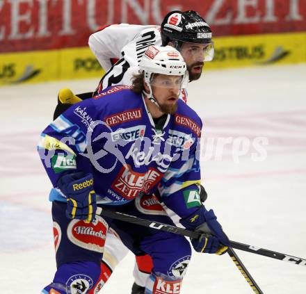 EBEL. Eishockey Bundesliga. EC VSV gegen HC TWK Innsbruck "Die Haie".  Michael Grabner, (VSV),  Antonin Manavian (Innsbruck). Villach, am 30.10.2012.
Foto: Kuess 


---
pressefotos, pressefotografie, kuess, qs, qspictures, sport, bild, bilder, bilddatenbank