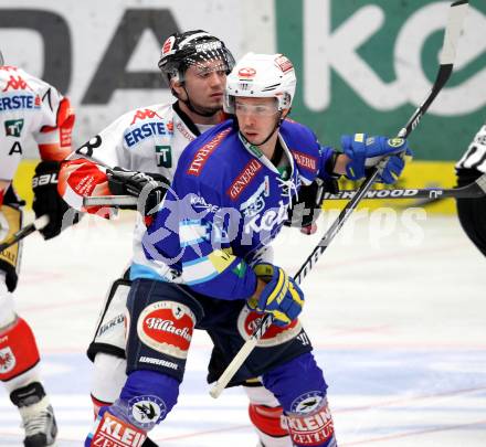 EBEL. Eishockey Bundesliga. EC VSV gegen HC TWK Innsbruck "Die Haie".  Marco Pewal,  (VSV), Herbert Steiner (Innsbruck). Villach, am 30.10.2012.
Foto: Kuess 


---
pressefotos, pressefotografie, kuess, qs, qspictures, sport, bild, bilder, bilddatenbank