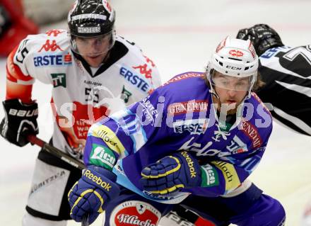 EBEL. Eishockey Bundesliga. EC VSV gegen HC TWK Innsbruck "Die Haie".  Michael Grabner, (VSV), Francis Lemieux  (Innsbruck). Villach, am 30.10.2012.
Foto: Kuess 


---
pressefotos, pressefotografie, kuess, qs, qspictures, sport, bild, bilder, bilddatenbank