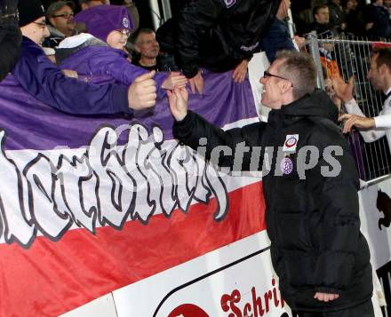 Fussball. OEFB Cup. VSV gegen Austria Wien. Trainer Peter Stoeger, Fans (Austria Wien). Villach, 31.10.2012. 
Foto: Kuess

---
pressefotos, pressefotografie, kuess, qs, qspictures, sport, bild, bilder, bilddatenbank