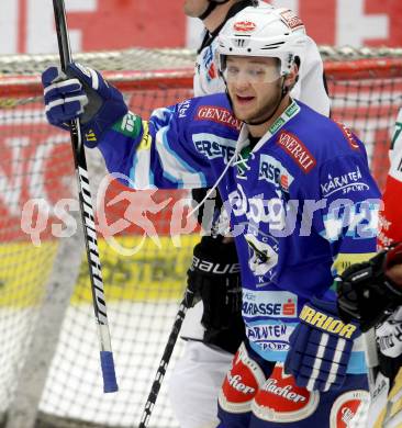 EBEL. Eishockey Bundesliga. EC VSV gegen HC TWK Innsbruck "Die Haie".  Torjubel John Hughes (VSV). Villach, am 30.10.2012.
Foto: Kuess 


---
pressefotos, pressefotografie, kuess, qs, qspictures, sport, bild, bilder, bilddatenbank