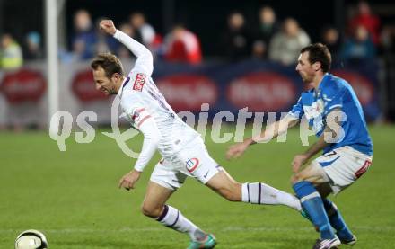 Fussball. OEFB Cup. VSV gegen Austria Wien. Rok Pavlicic,  (VSV), Manuel Ortlechner (Austria Wien). Villach, 31.10.2012. 
Foto: Kuess

---
pressefotos, pressefotografie, kuess, qs, qspictures, sport, bild, bilder, bilddatenbank