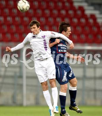 Fussball Regionalliga. SK Austria Klagenfurt gegen Kalsdorf. Stefan Erkinger, (Klagenfurt), Andreas Bernhart  (Kalsdorf). Klagenfurt, 3.11.2012.
Foto: Kuess
---
pressefotos, pressefotografie, kuess, qs, qspictures, sport, bild, bilder, bilddatenbank