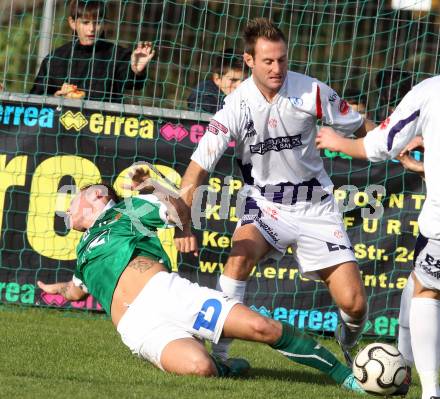 Fussball Regionalliga. SAK gegen Wallern. Florian Oberrisser, (SAK), Marco Roser  (Wallern). Klagenfurt, 3.11.2012.
Foto: Kuess
---
pressefotos, pressefotografie, kuess, qs, qspictures, sport, bild, bilder, bilddatenbank