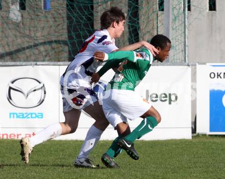 Fussball Regionalliga. SAK gegen Wallern. Martin Lenosek,  (SAK), Harrison Kennedy (Wallern). Klagenfurt, 3.11.2012.
Foto: Kuess
---
pressefotos, pressefotografie, kuess, qs, qspictures, sport, bild, bilder, bilddatenbank