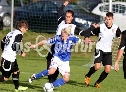 Fussball Kaerntner Liga. Maria Saal gegen Treibach. Lucian Florin Orga,  (Maria Saal),Alexander Lessnigg (Treibach). Maria Saal, 3.11.2012.
Foto: kuess
---
pressefotos, pressefotografie, kuess, qs, qspictures, sport, bild, bilder, bilddatenbank