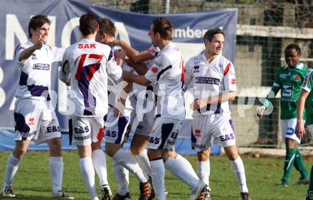 Fussball Regionalliga. SAK gegen Wallern. Torjubel SAK. Klagenfurt, 3.11.2012.
Foto: Kuess
---
pressefotos, pressefotografie, kuess, qs, qspictures, sport, bild, bilder, bilddatenbank