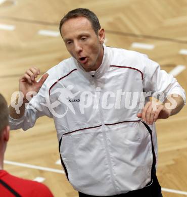 Volleyball BUndesliga. VBK Woerthersee Loewen gegen VC Amstetten. Co-Trainer Giovanni Tarantini (Woerthersee Loewen). KLagenfurt, am 4.11.2012.
Foto: Kuess
---
pressefotos, pressefotografie, kuess, qs, qspictures, sport, bild, bilder, bilddatenbank