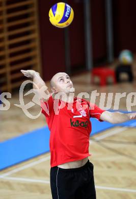 Volleyball BUndesliga. VBK Woerthersee Loewen gegen VC Amstetten. Zhivko Kolev (Woerthersee Loewen). KLagenfurt, am 4.11.2012.
Foto: Kuess
---
pressefotos, pressefotografie, kuess, qs, qspictures, sport, bild, bilder, bilddatenbank