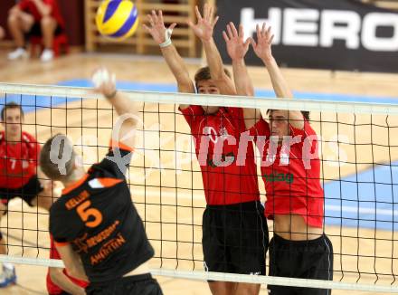 Volleyball BUndesliga. VBK Woerthersee Loewen gegen VC Amstetten. Tobias Koraimann, Robert Kufa (Woerthersee Loewen). KLagenfurt, am 4.11.2012.
Foto: Kuess
---
pressefotos, pressefotografie, kuess, qs, qspictures, sport, bild, bilder, bilddatenbank