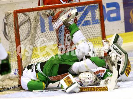 EBEL. Eishockey Bundesliga. EC KAC gegen HDD TELEMACH Olimpija Ljubljana.  Jerry Kuhn, Bostjan Groznik (Laibach). Klagenfurt, am 4.11.2012.
Foto: Kuess 


---
pressefotos, pressefotografie, kuess, qs, qspictures, sport, bild, bilder, bilddatenbank