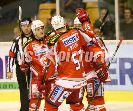 EBEL. Eishockey Bundesliga. EC KAC gegen HDD TELEMACH Olimpija Ljubljana.  Torjubel GEIER Manuel, SCHELLANDER Paul, MYERS Tyler  (KAC). Klagenfurt, am 4.11.2012.
Foto: Kuess 


---
pressefotos, pressefotografie, kuess, qs, qspictures, sport, bild, bilder, bilddatenbank