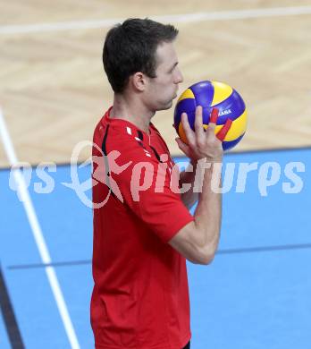 Volleyball BUndesliga. VBK Woerthersee Loewen gegen VC Amstetten. Jan Dumek (Woerthersee Loewen). KLagenfurt, am 4.11.2012.
Foto: Kuess
---
pressefotos, pressefotografie, kuess, qs, qspictures, sport, bild, bilder, bilddatenbank