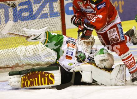 EBEL. Eishockey Bundesliga. EC KAC gegen HDD TELEMACH Olimpija Ljubljana.  David SChuller,  (KAC), Jerry Kuhn (Laibach). Klagenfurt, am 4.11.2012.
Foto: Kuess 


---
pressefotos, pressefotografie, kuess, qs, qspictures, sport, bild, bilder, bilddatenbank