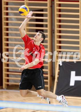 Volleyball BUndesliga. VBK Woerthersee Loewen gegen VC Amstetten. Simon Fruehbauer  (Woerthersee Loewen). KLagenfurt, am 4.11.2012.
Foto: Kuess
---
pressefotos, pressefotografie, kuess, qs, qspictures, sport, bild, bilder, bilddatenbank