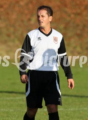 Fussball Kaerntner Liga. Maria Saal gegen Treibach. Lucian Florin Orga (Maria Saal). Maria Saal, 3.11.2012.
Foto: kuess
---
pressefotos, pressefotografie, kuess, qs, qspictures, sport, bild, bilder, bilddatenbank