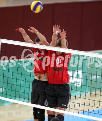 Volleyball BUndesliga. VBK Woerthersee Loewen gegen VC Amstetten. Jan Dumek, Tobias Koraimann (Woerthersee Loewen). KLagenfurt, am 4.11.2012.
Foto: Kuess
---
pressefotos, pressefotografie, kuess, qs, qspictures, sport, bild, bilder, bilddatenbank