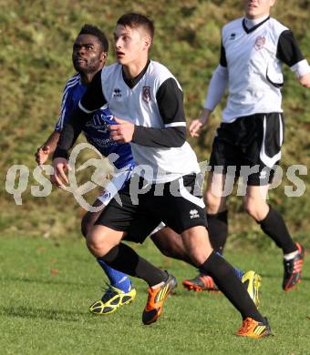 Fussball Kaerntner Liga. Maria Saal gegen Treibach. Marco Hartlieb,  (Maria Saal), Akamba Mangbwa Hyacinthie (Treibach). Maria Saal, 3.11.2012.
Foto: kuess
---
pressefotos, pressefotografie, kuess, qs, qspictures, sport, bild, bilder, bilddatenbank